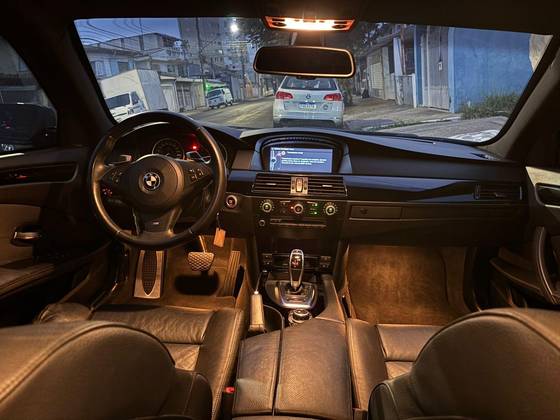 BMW 550i 4.8 SPORT SEDAN V8 32V GASOLINA 4P AUTOMÁTICO BMW 550i 4.8 SPORT SEDAN V8 32V GASOLINA 4P AUTOMÁTICO
